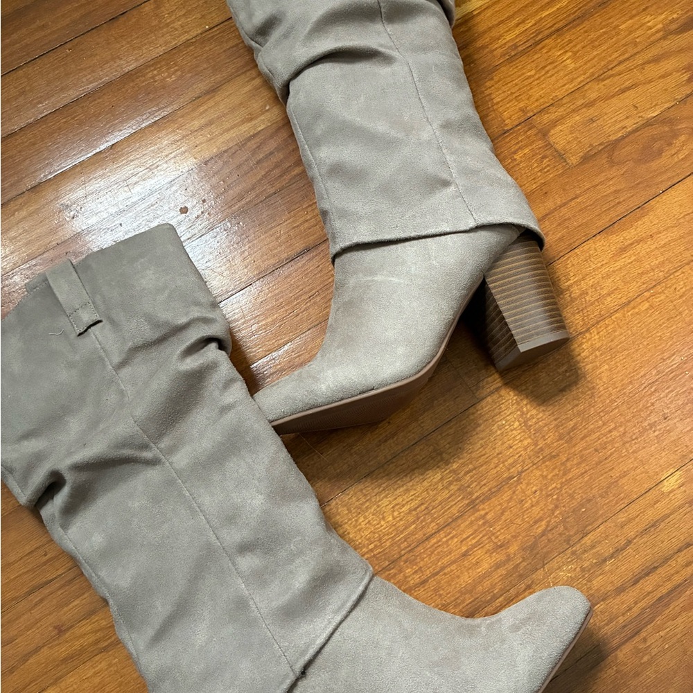 Tan Heeled Boots with Slouchy Design size 8